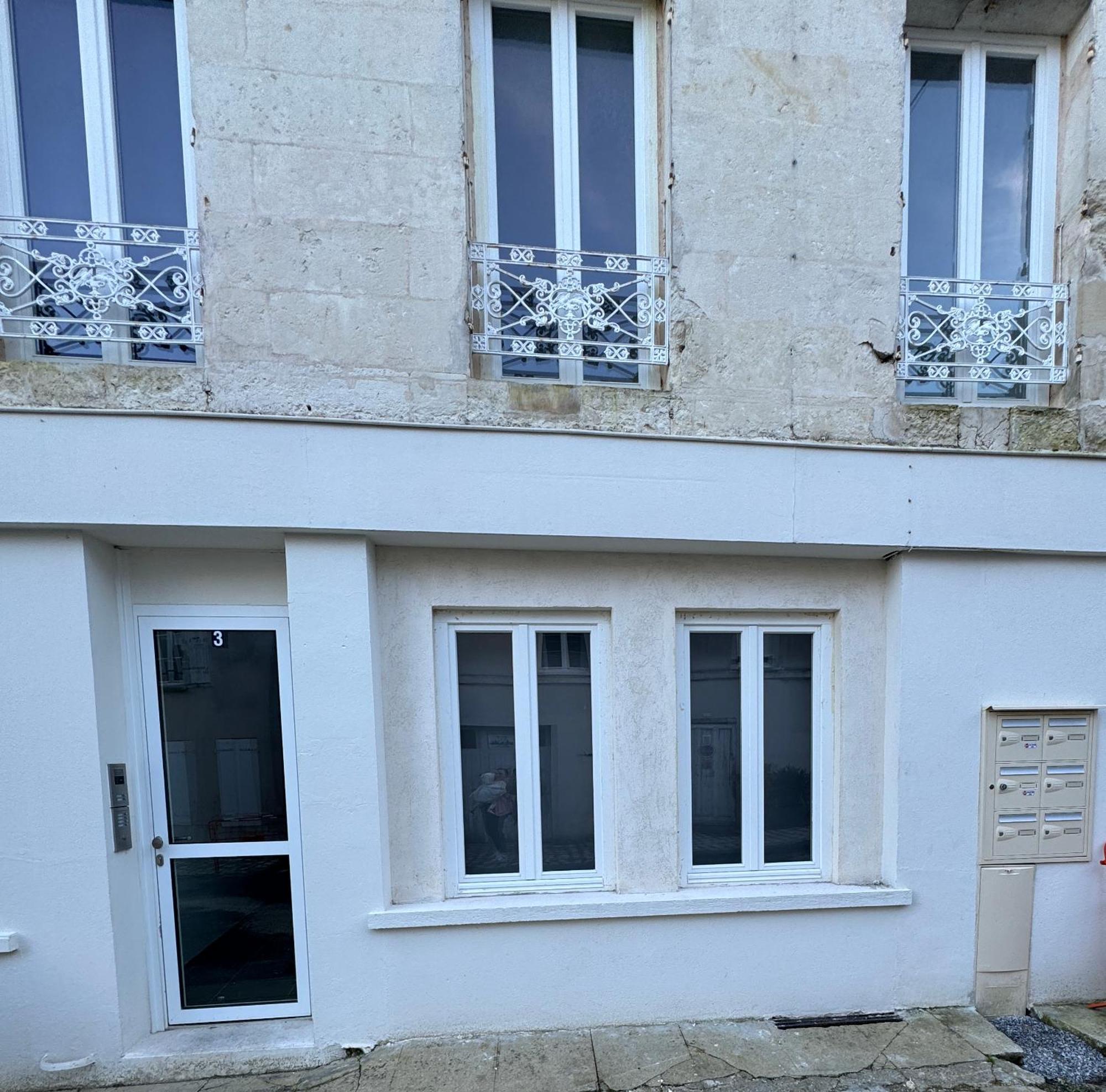 Ave Cesar - Confort Moderne & Charme Gallo-Romain - Coeur De Ville - Tv 4K - Fibre Saintes Luaran gambar